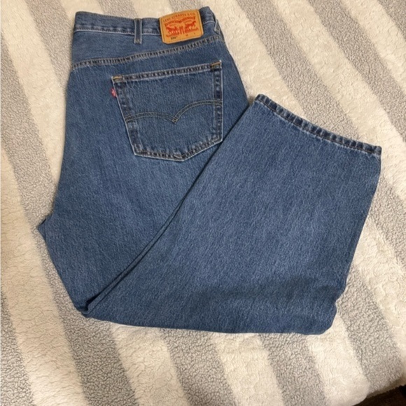 Levi's 550 Size 48x28 Medium Wash Relaxed Fit Jeans - EUC - Picture 1 of 4